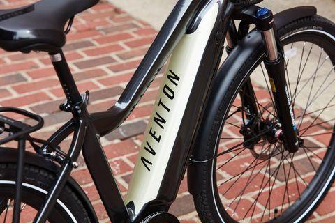 Aventón Level Commute Silver, gray or bare metal