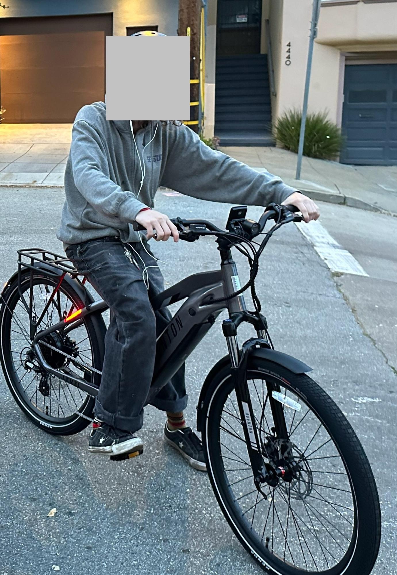 2023 Aventón Level.2 Silver, gray or bare metal