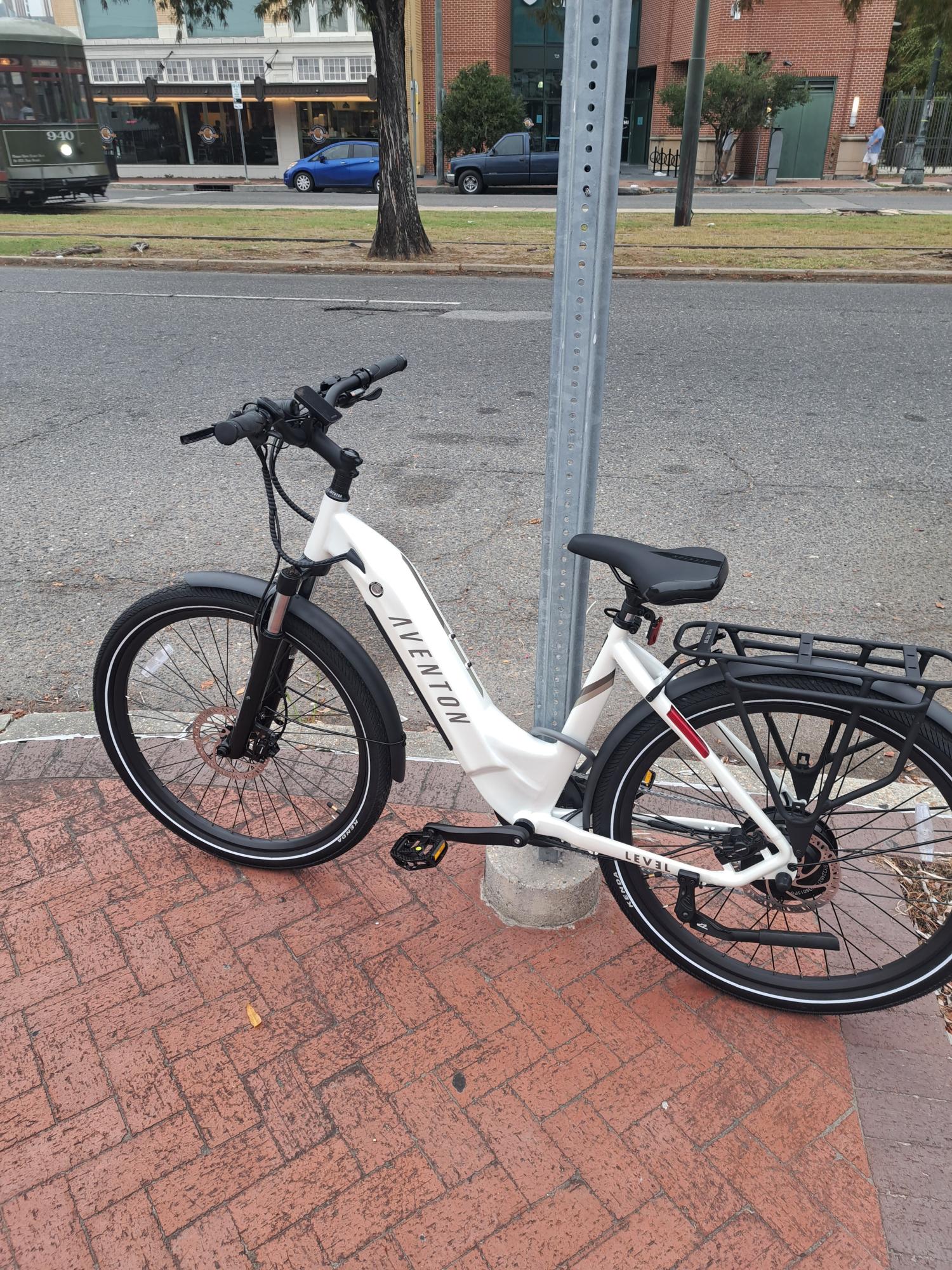 2023 Aventón Level 2 White