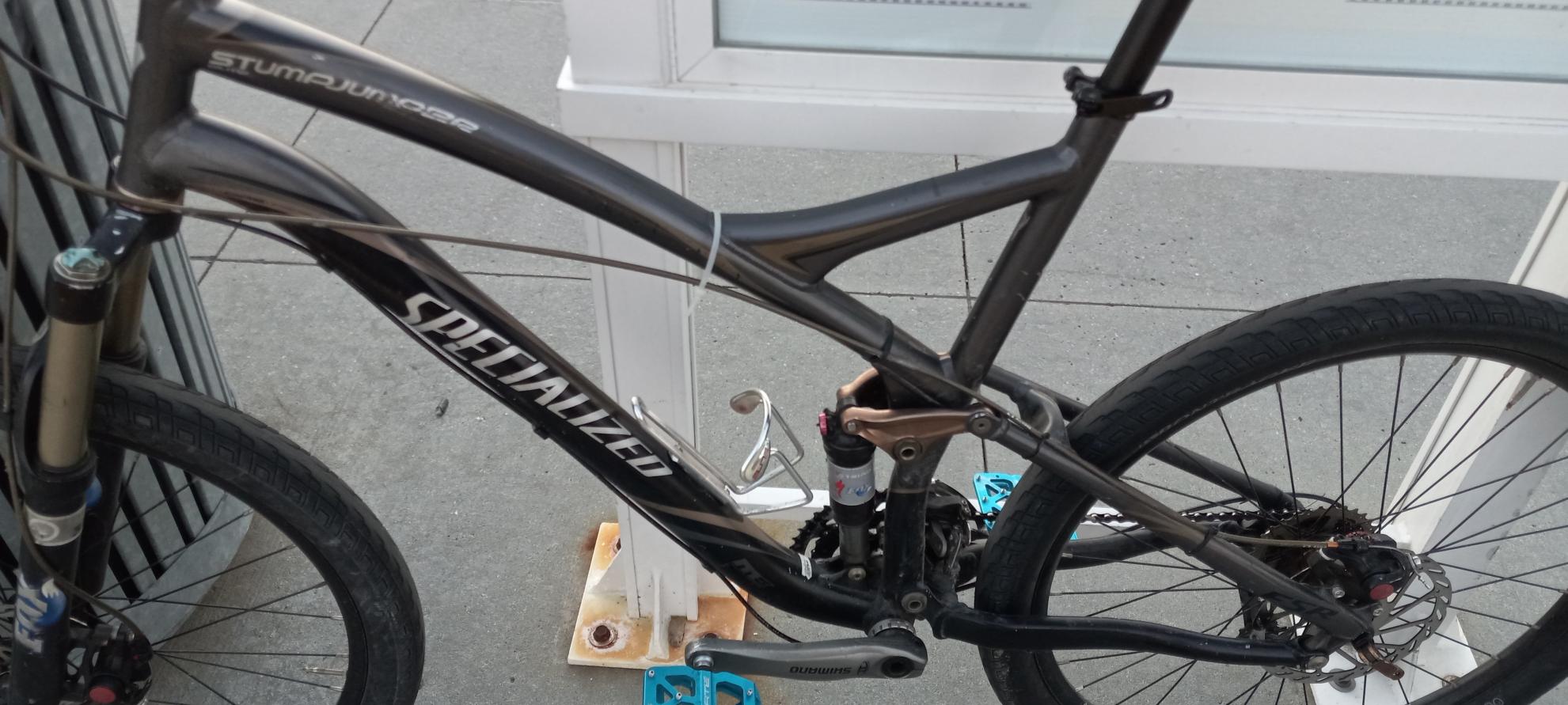 2009 Specialized Stumpjumper FSR Pro Silver, gray or bare metal, Black, and Yellow or Gold