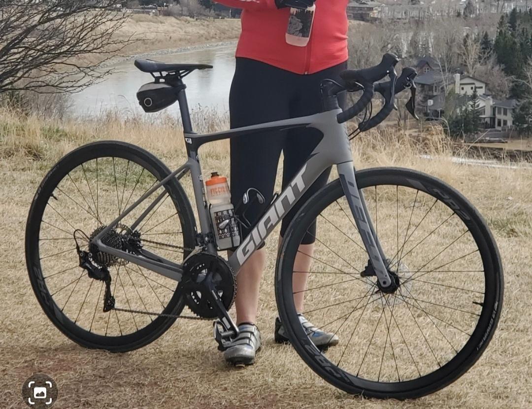 2019 Giant Defy Advanced 2 - size M Silver, gray or bare metal