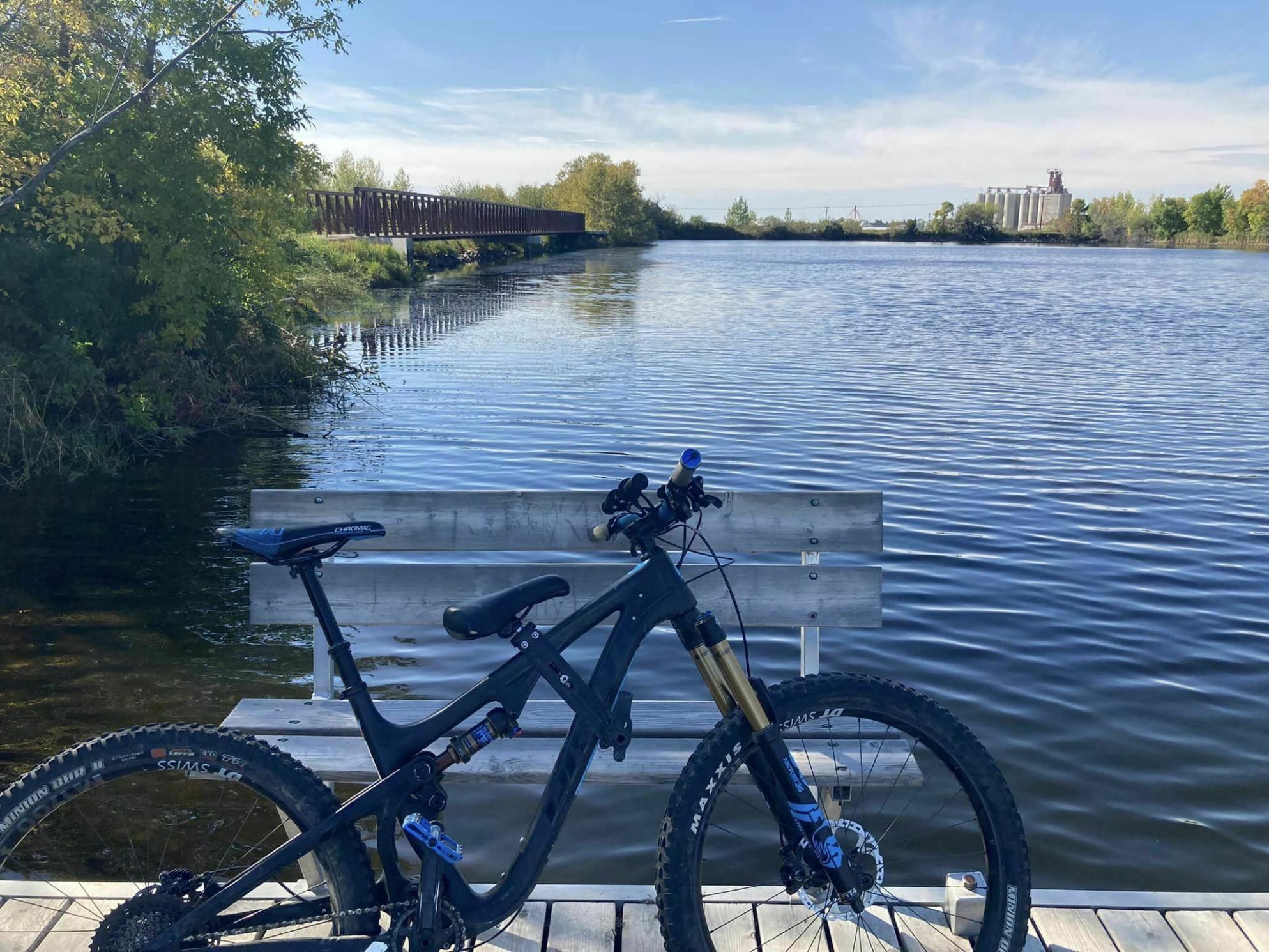 2018 Pivot Mach 5.5 Silver, gray or bare metal