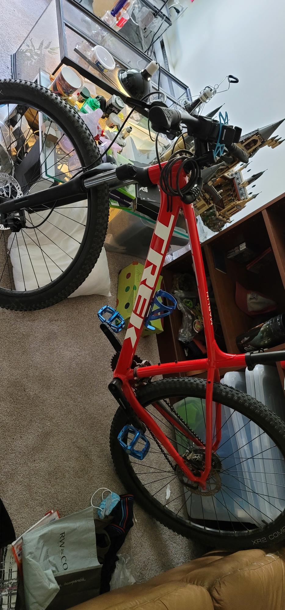 2022 Trek Marlin 5 Red