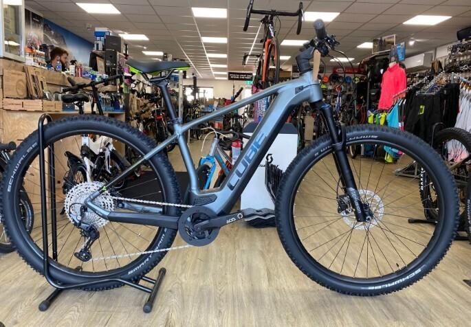 2022 Cube Reaction Pro E500 Silver, gray or bare metal