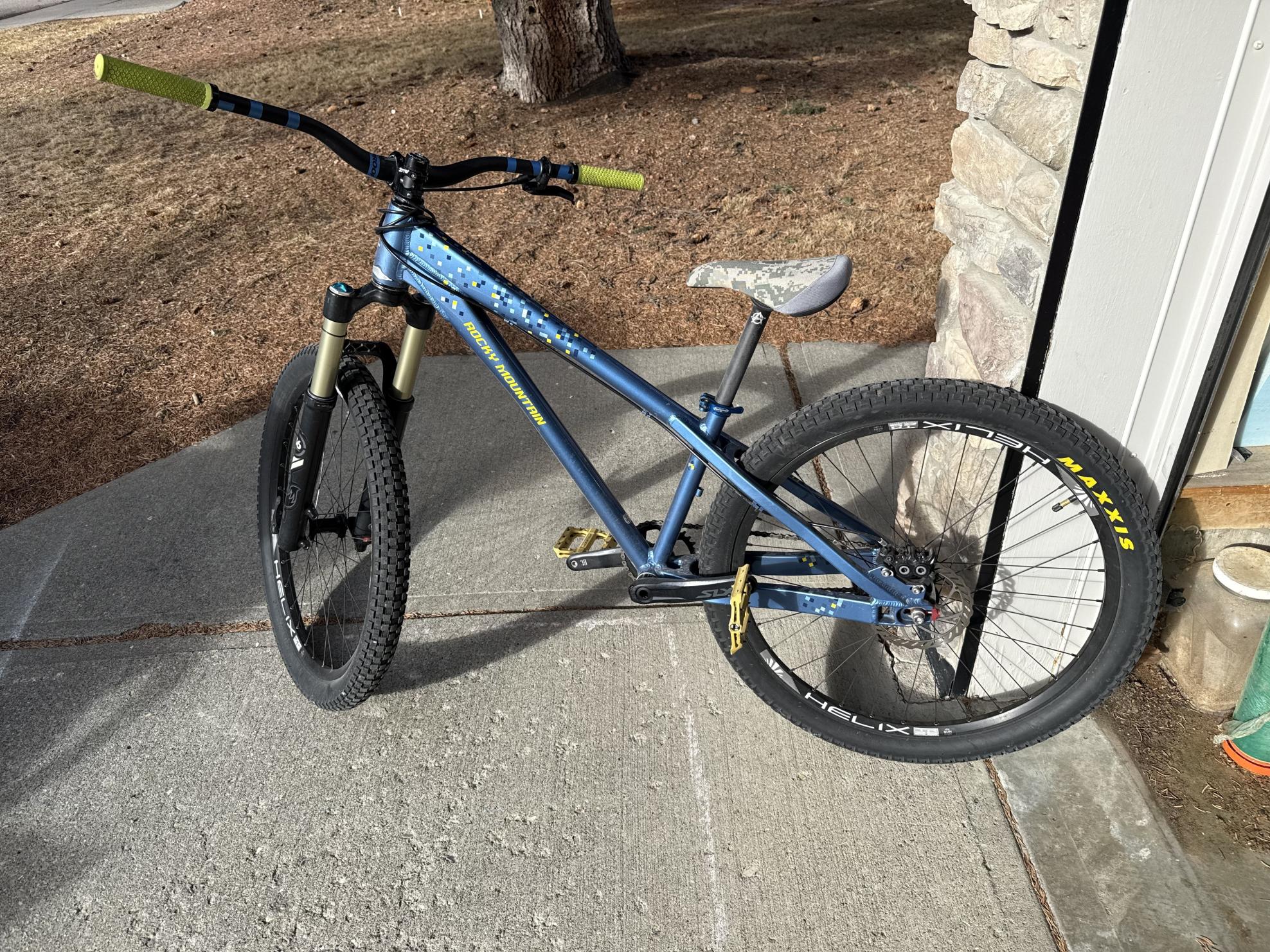 2017 Rocky Mountain Bicycles Flow 2.0 Blue