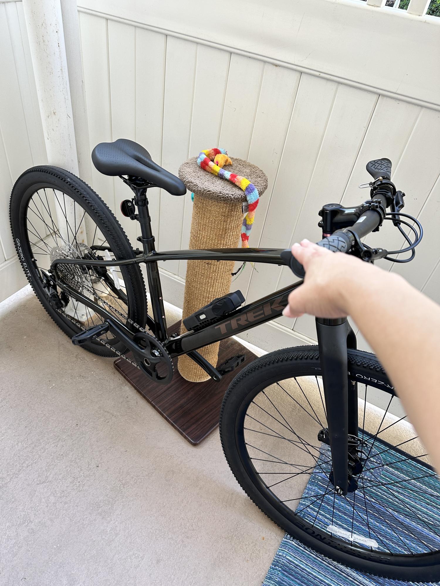 2023 Trek Dual Sport 3 S Gen 5 Green, Black, and Pink