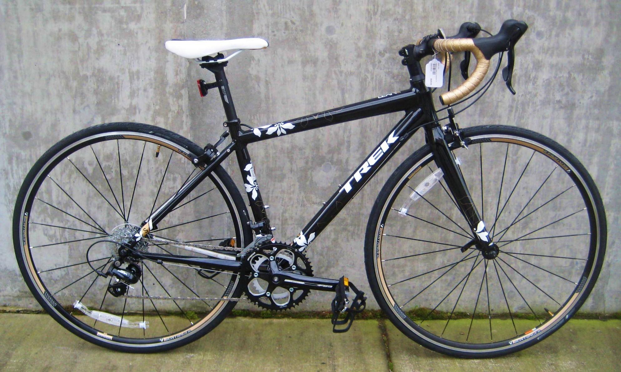 2012 Trek Lexa S (Compact)  Black and White