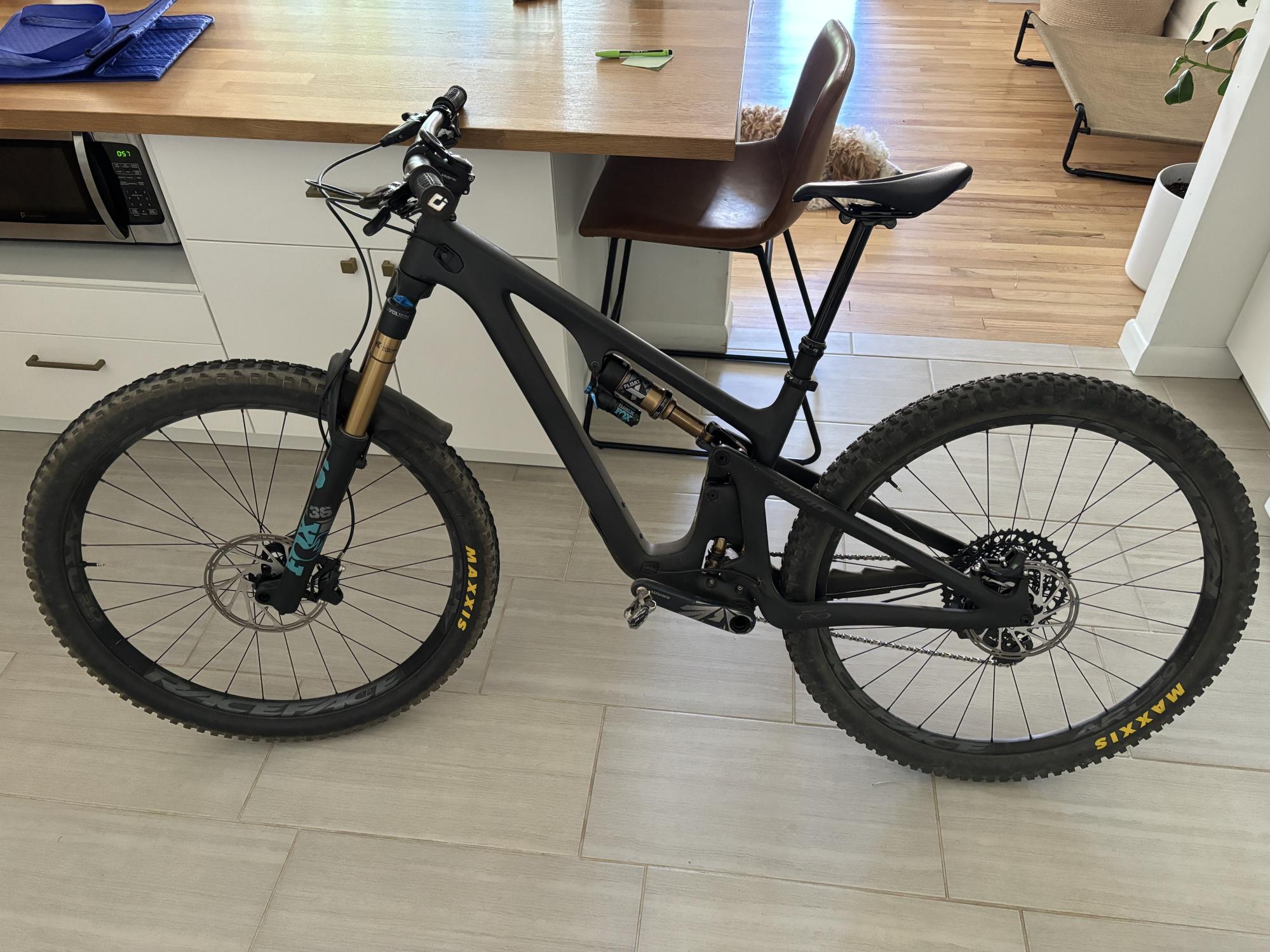 2023 Yeti SB140 LR T3 Mountain Bike Black