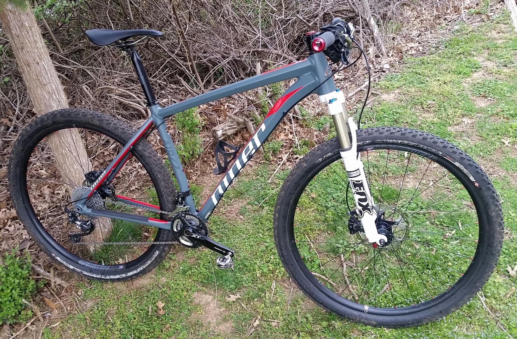 2016 Niner Air 9 Silver or Gray and Red