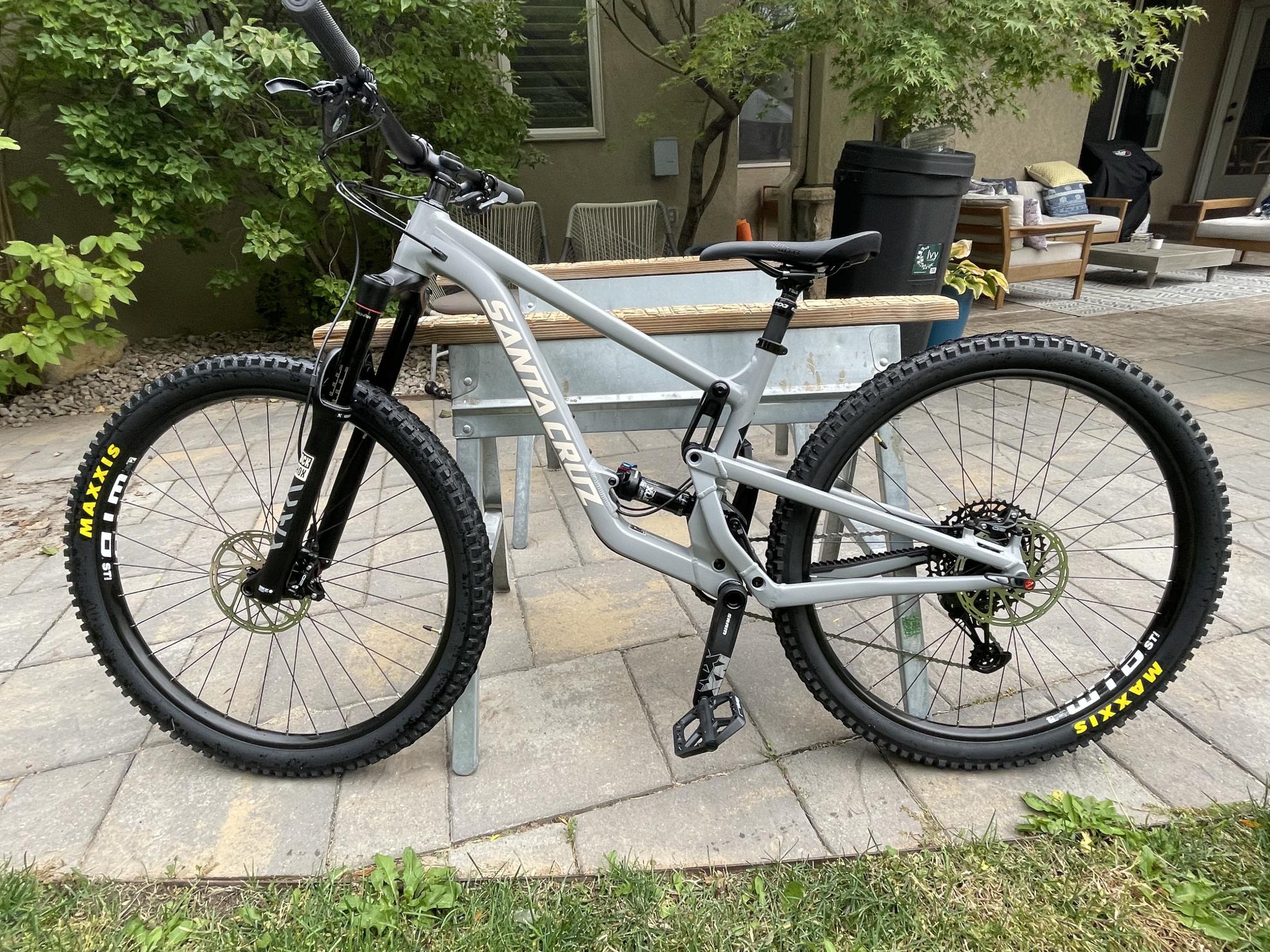 2021 Santa Cruz Hightower A-R Silver, gray or bare metal