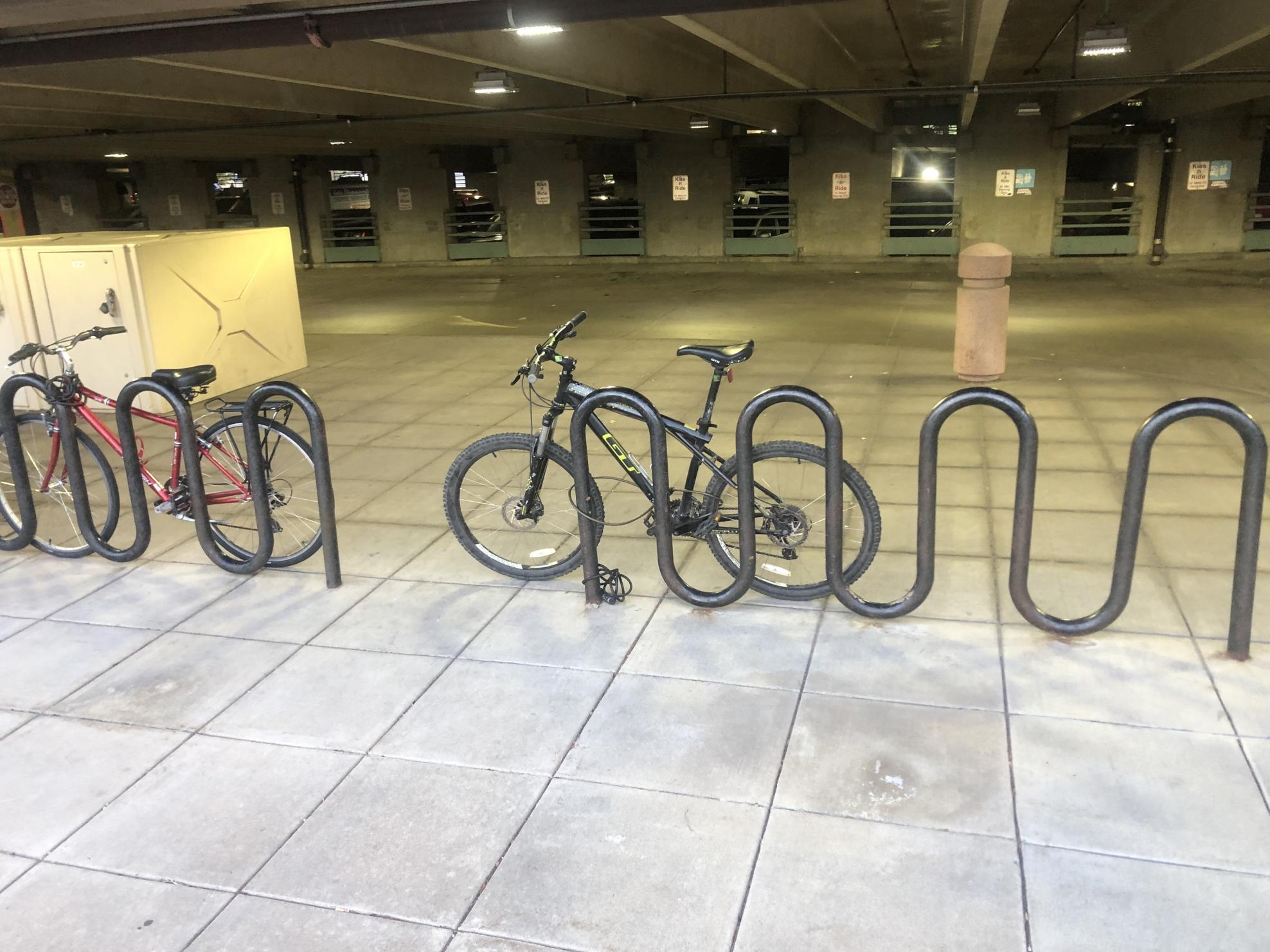 2011 GT Bicycles Avalanche 3.0 hardtail Black and Yellow or Gold