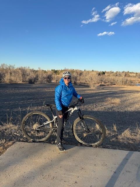 2021 Pivot Trail 429 XT Silver, gray or bare metal