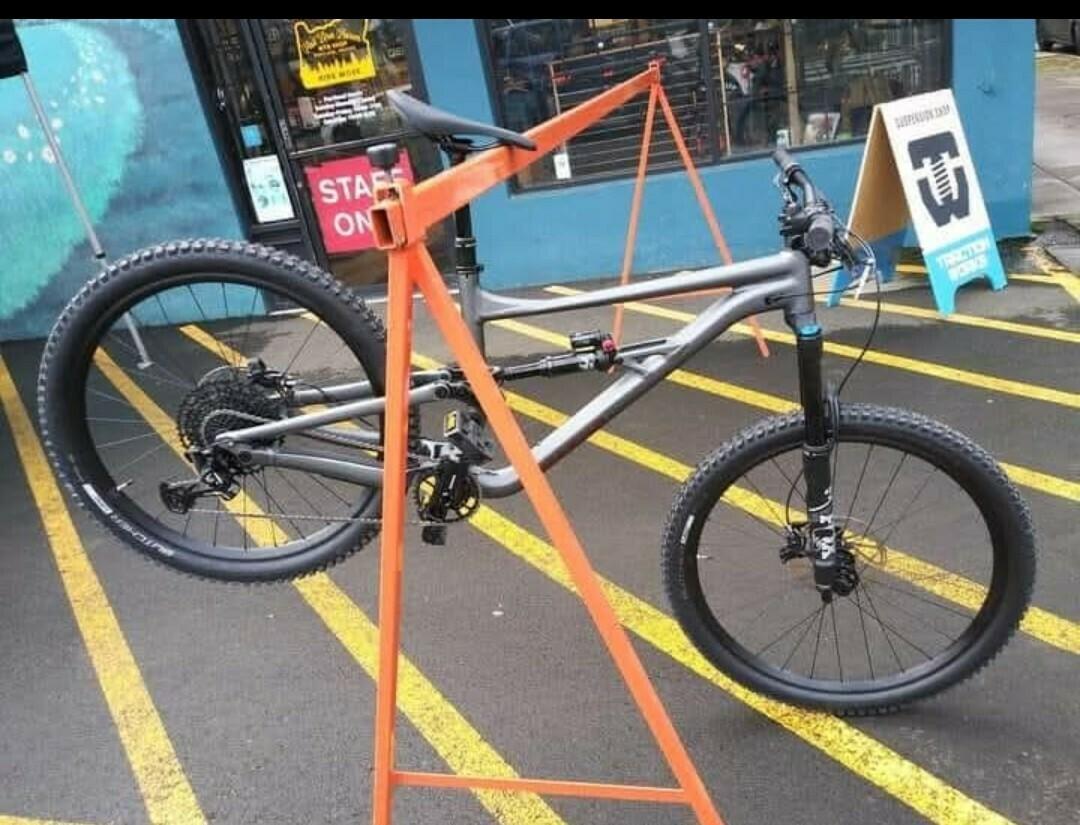 2020 Specialized Status I Silver, gray or bare metal