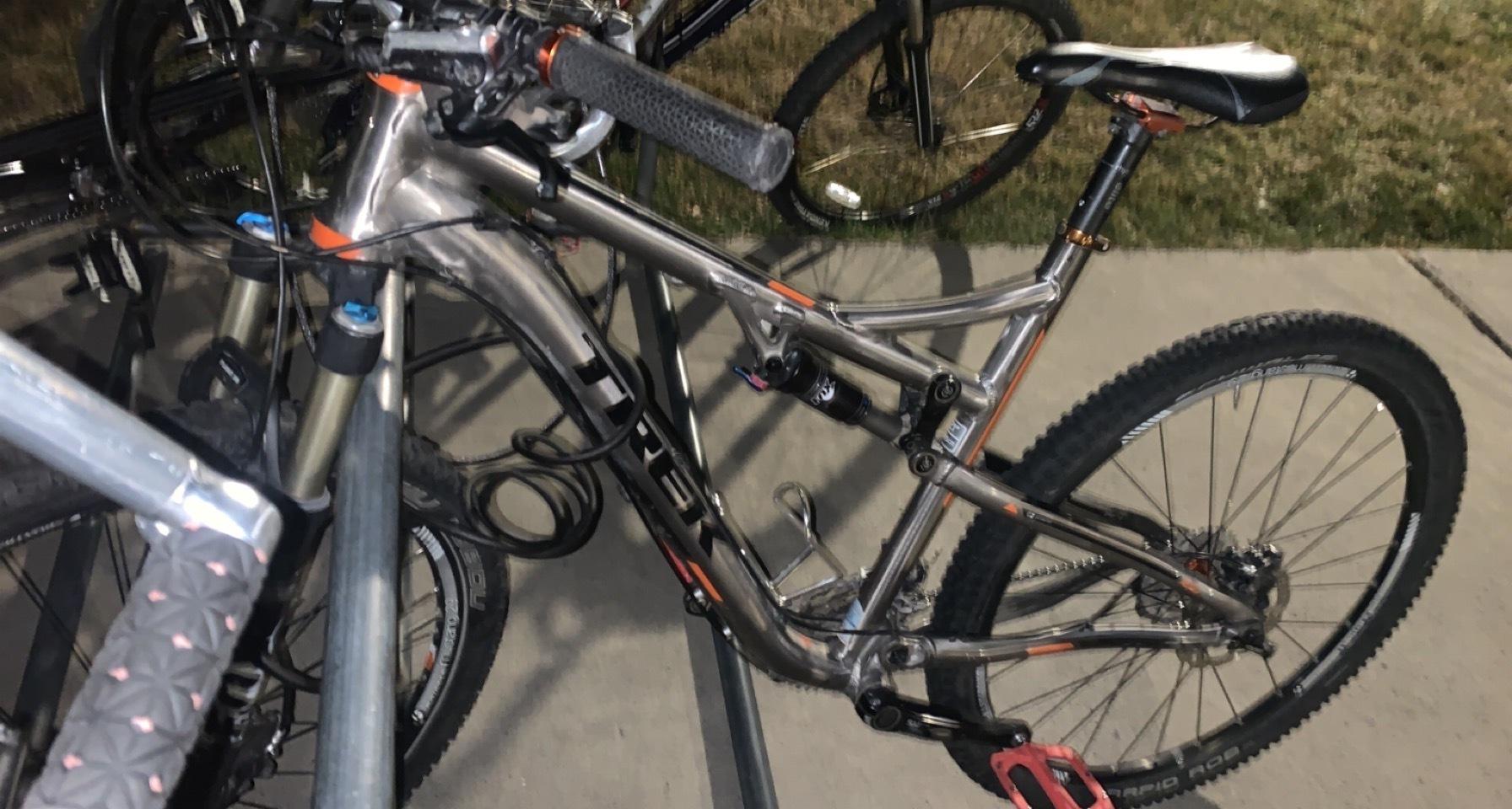 Trek Silver, gray or bare metal