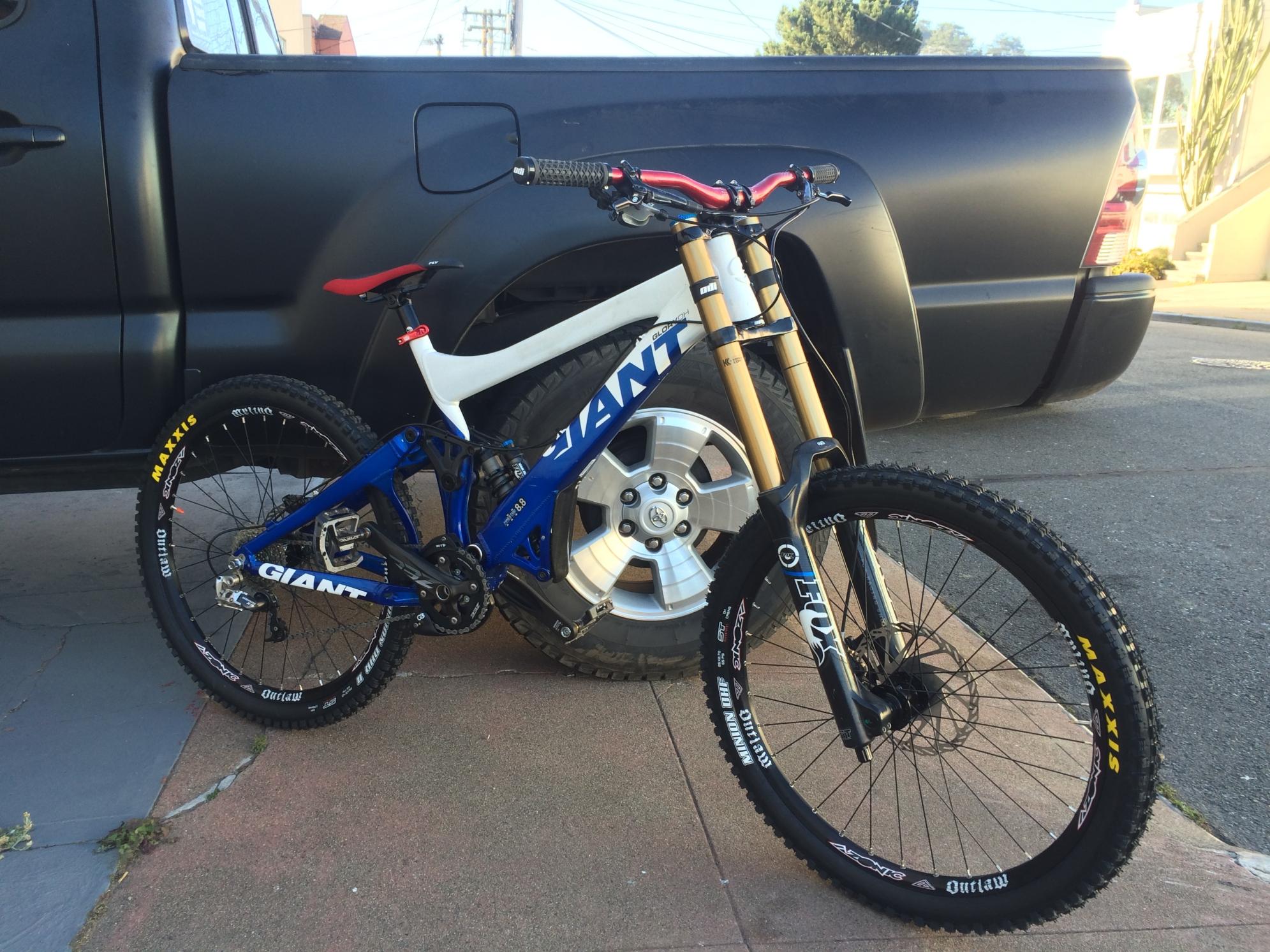 2008 Giant Glory DH White