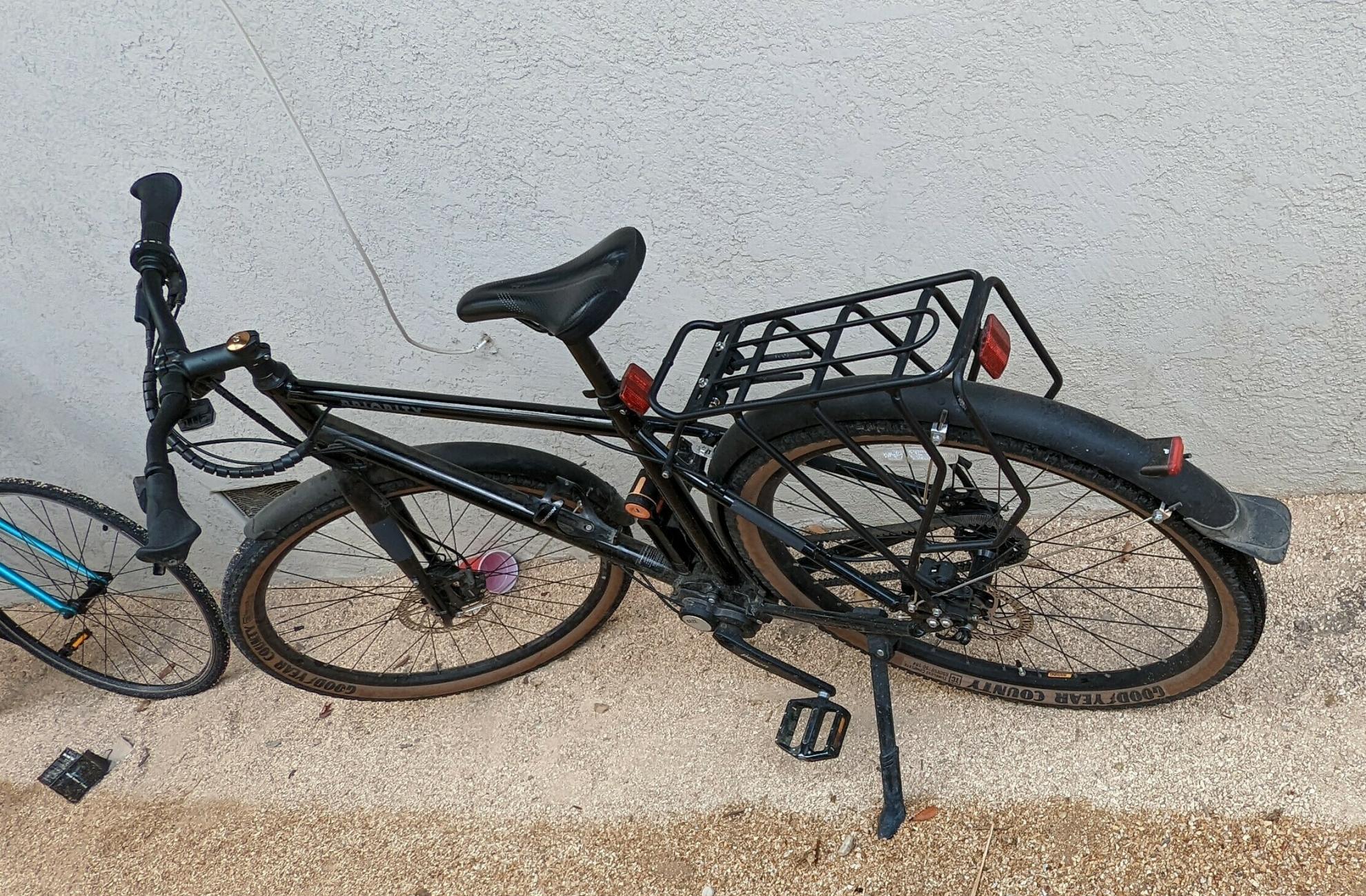 2021 Priority Bicycles 600 Black