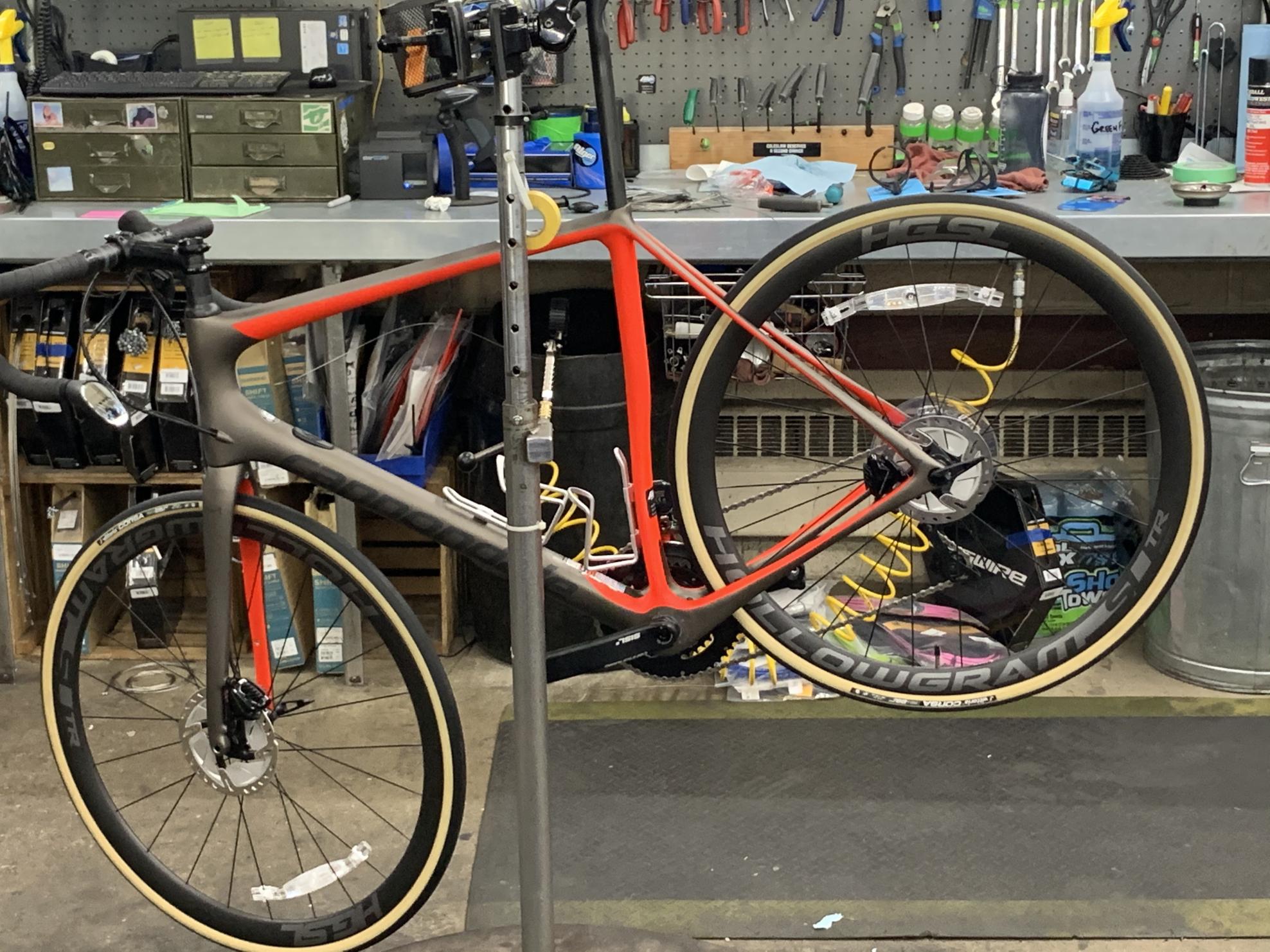 2019 Cannondale Synapse Carbon hi mod disc dura ace Red and Silver, gray or bare metal