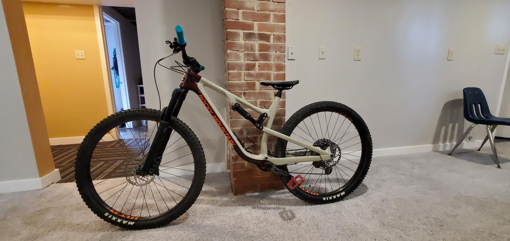 2020 Rocky Mountain Bicycles Rocky Mountain Instinct White and Red