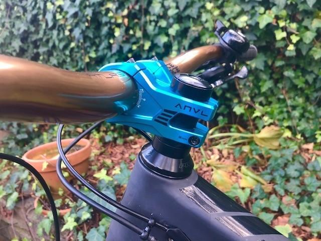 2020 Pivot MACH 6 Silver, gray or bare metal