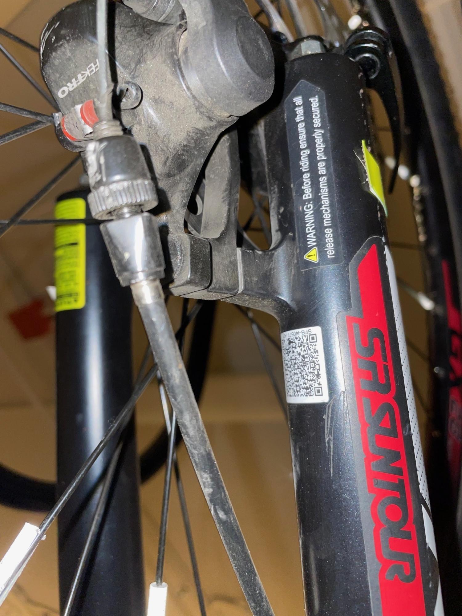 2019 Giant 90052717 Black, Red, and White