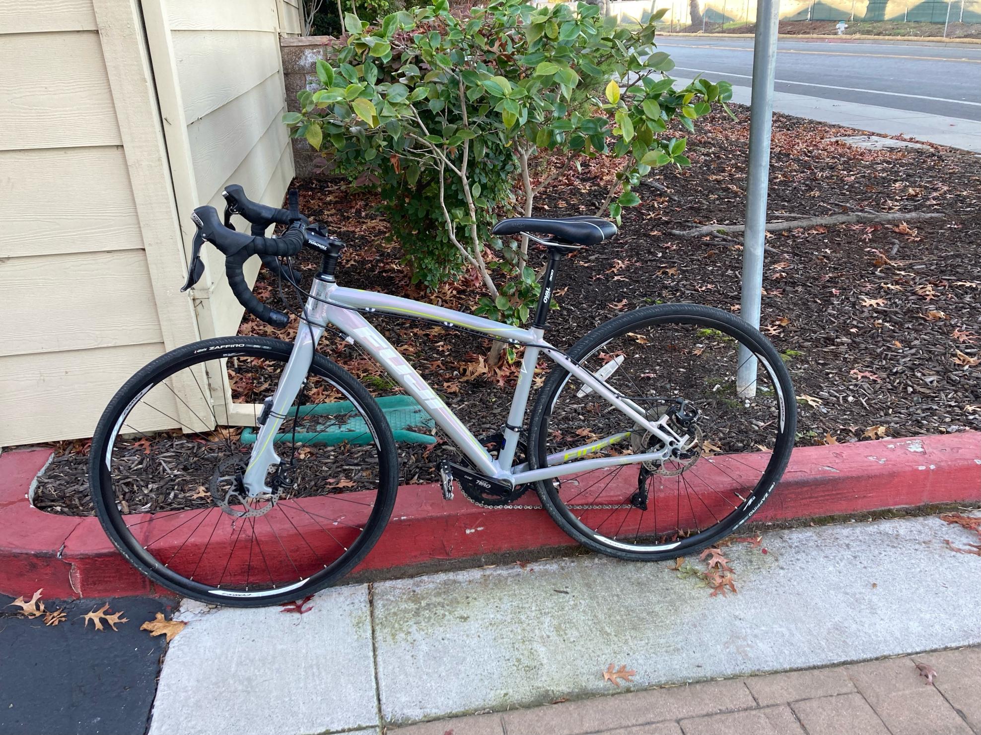 2017 Fuji Fuji Finest 1.0 LE Women's Road Bike Silver, gray or bare metal