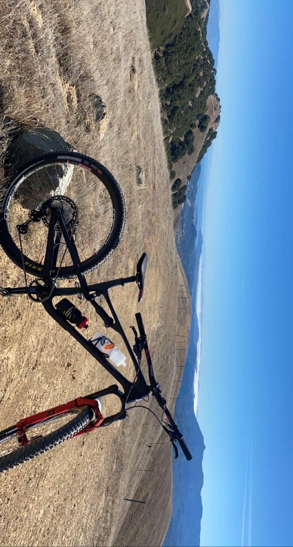 2022 Rocky Mountain Bicycles Element C50 Black and Red