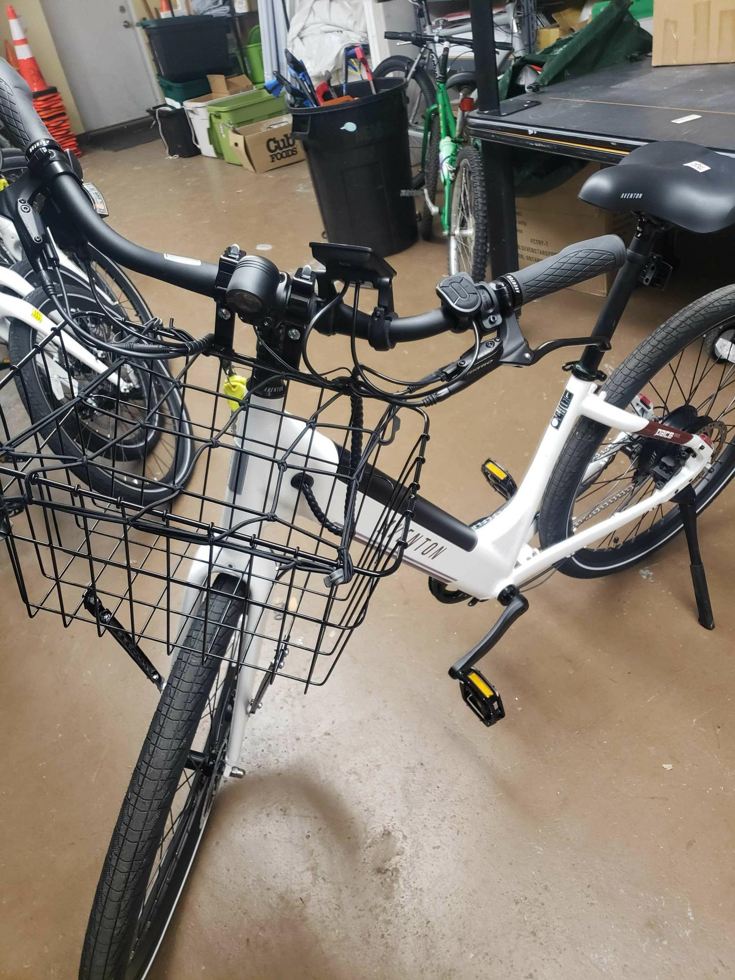 2024 Aventón Pace White