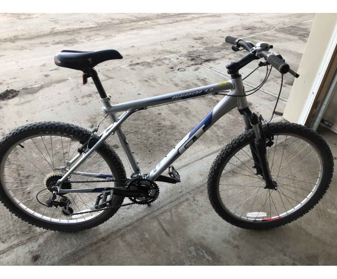 2010 GT Bicycles Avalanche 3.0 Silver, gray or bare metal