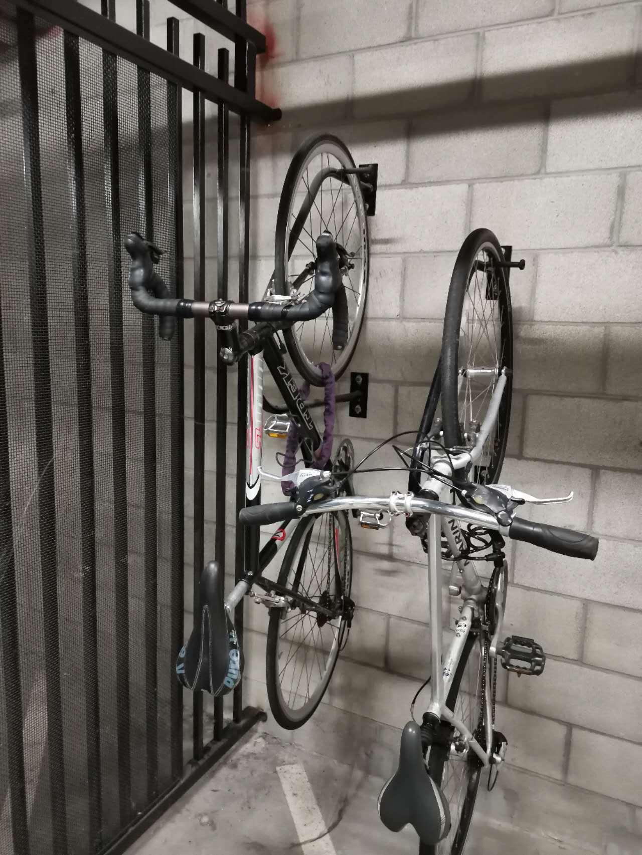 Trek 1000 Silver, gray or bare metal