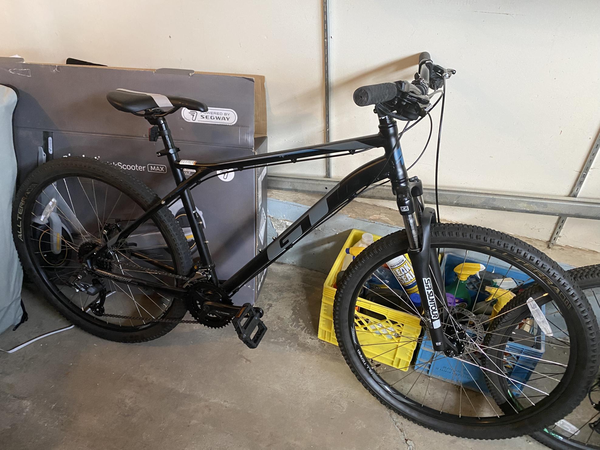 2022 GT Bicycles Aggressor Pro (Q121) BBQ Black