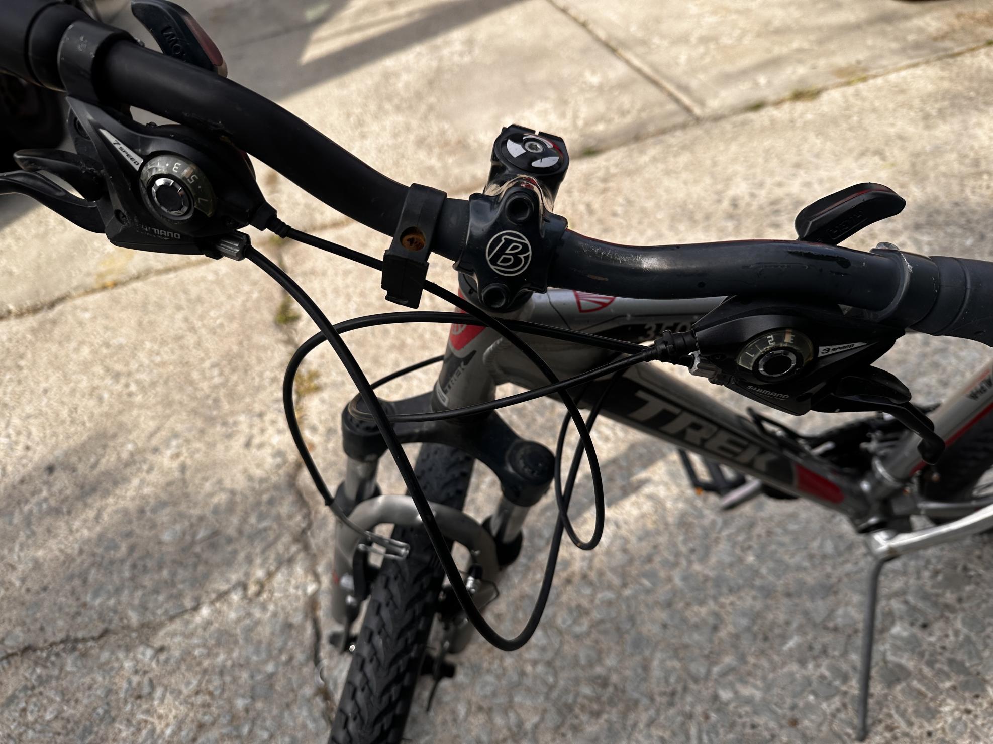 Trek 3500 Silver, gray or bare metal