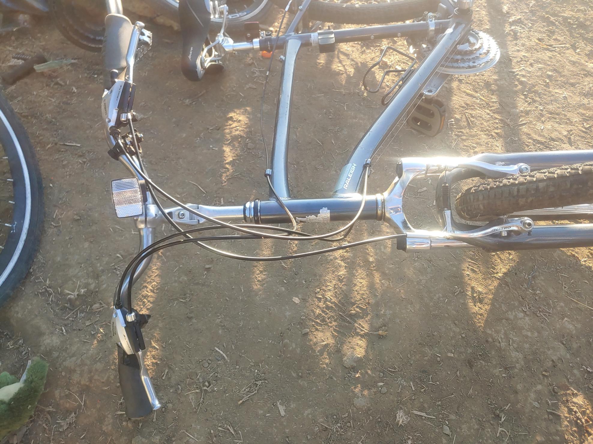 2003 Raleigh Venture 4.0 Silver, gray or bare metal