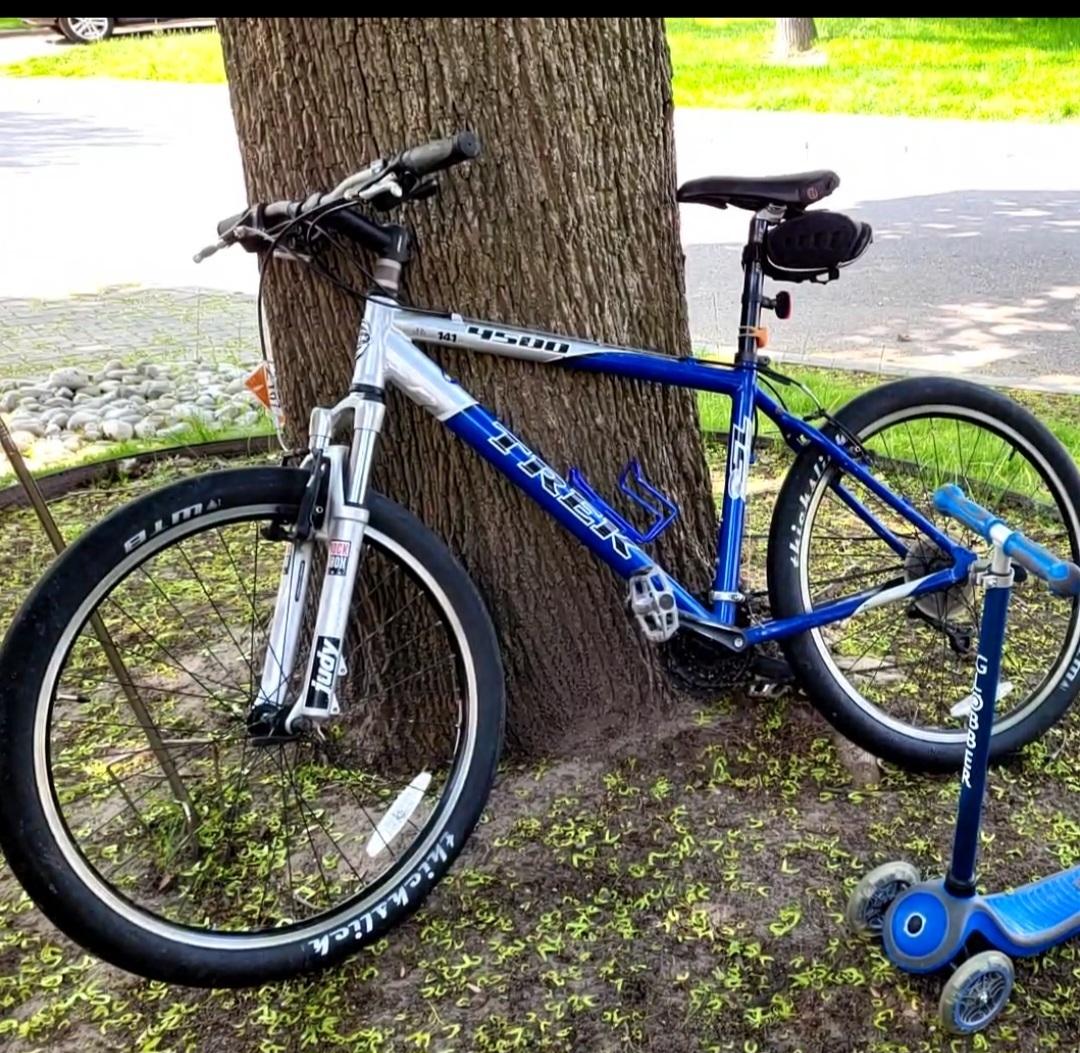 2004 Trek 4500 Blue and Silver, gray or bare metal