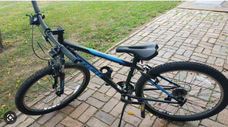 Trek Black