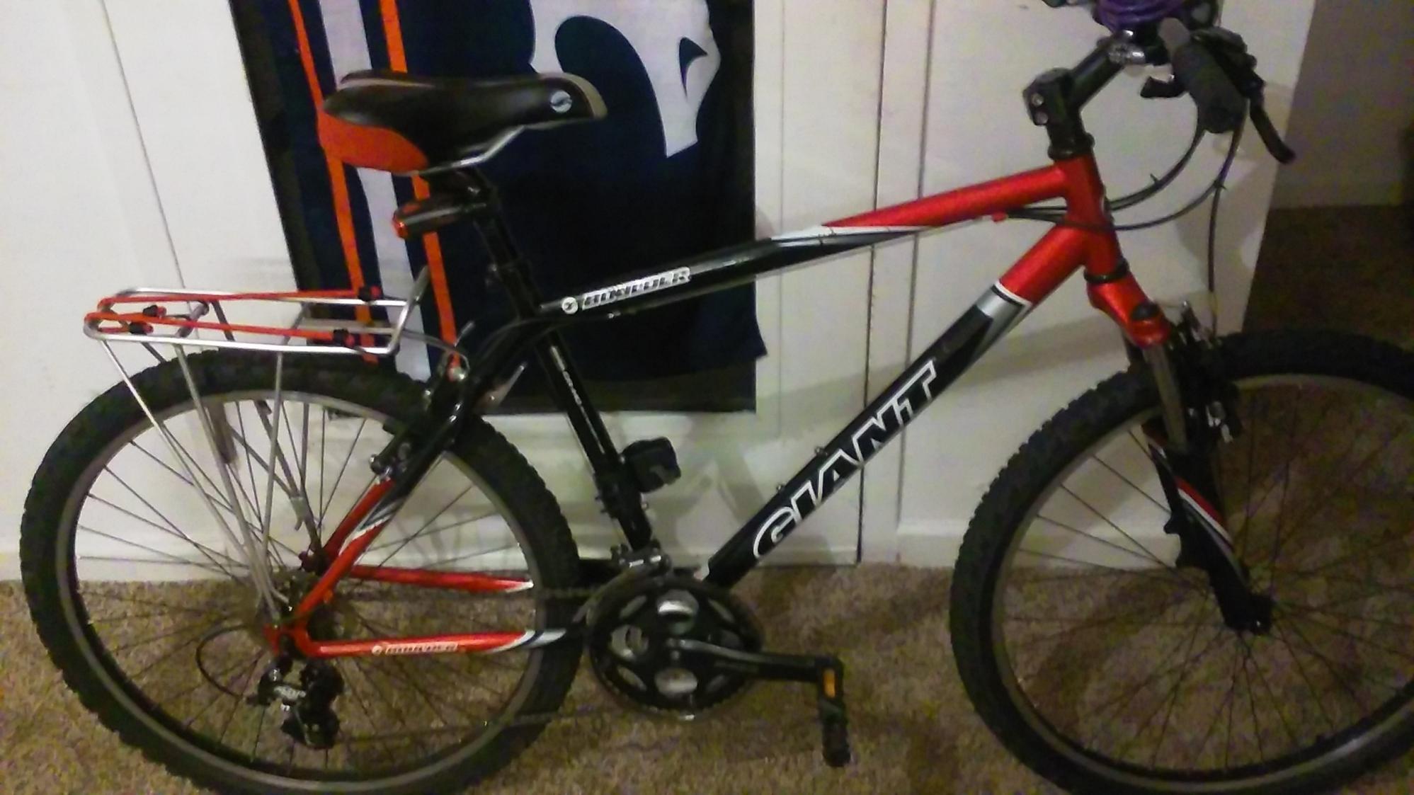 2005 Giant mountain bike Black and Red