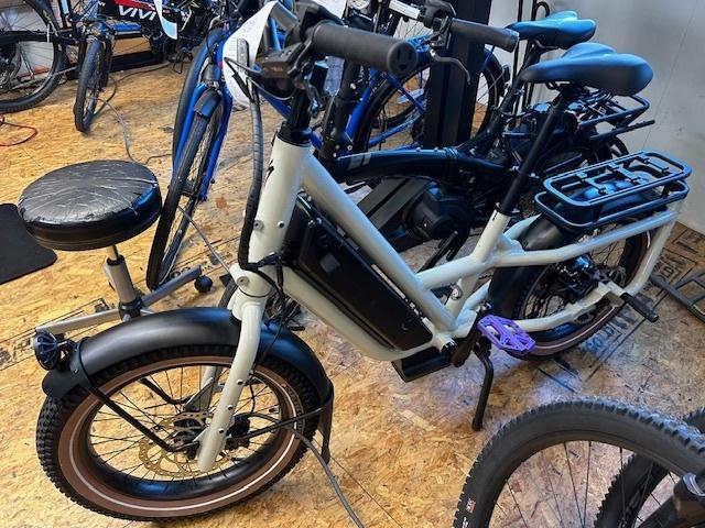 2024 Specialized Globe ST White