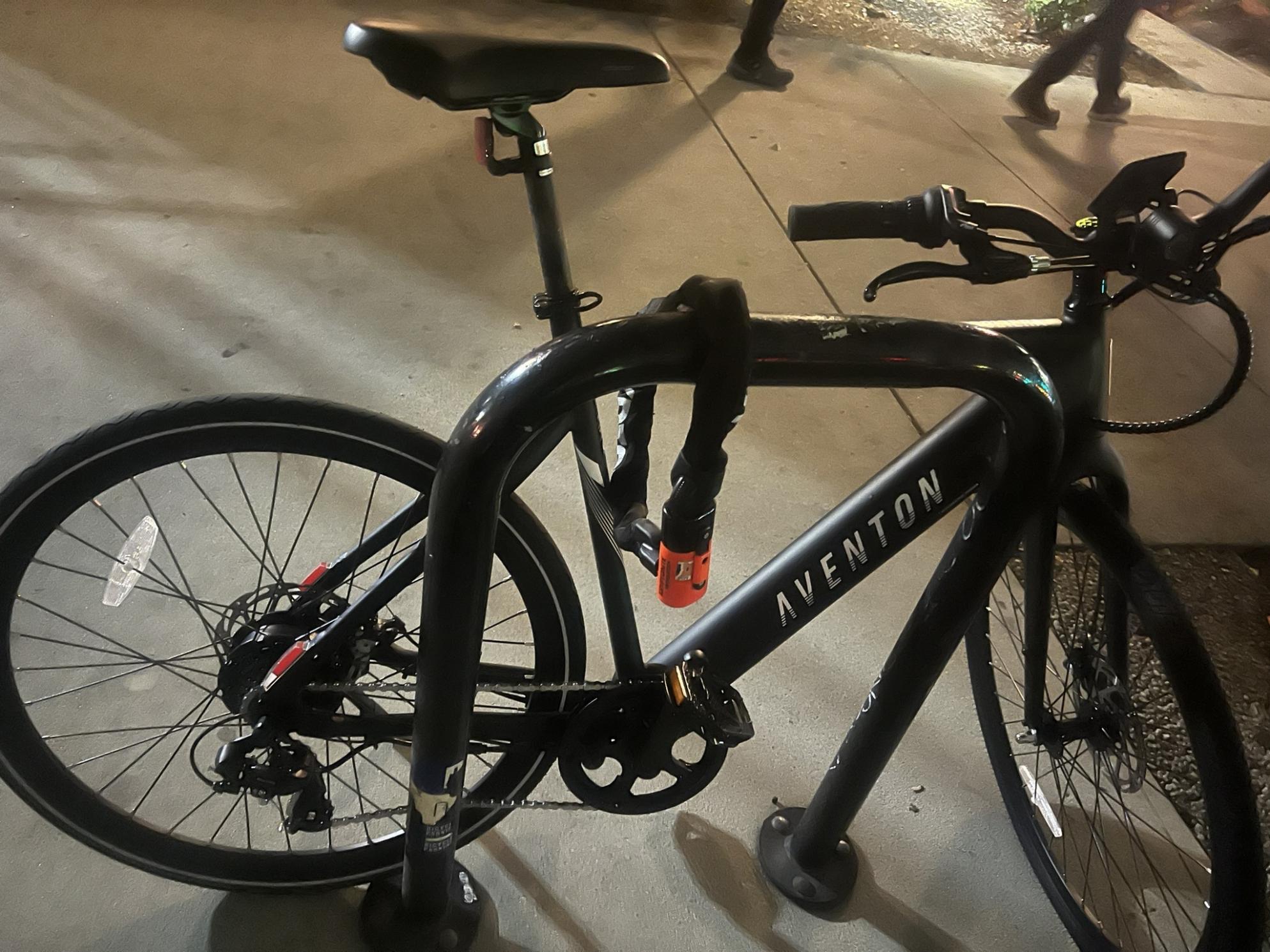 2024 Aventón Aventon Black