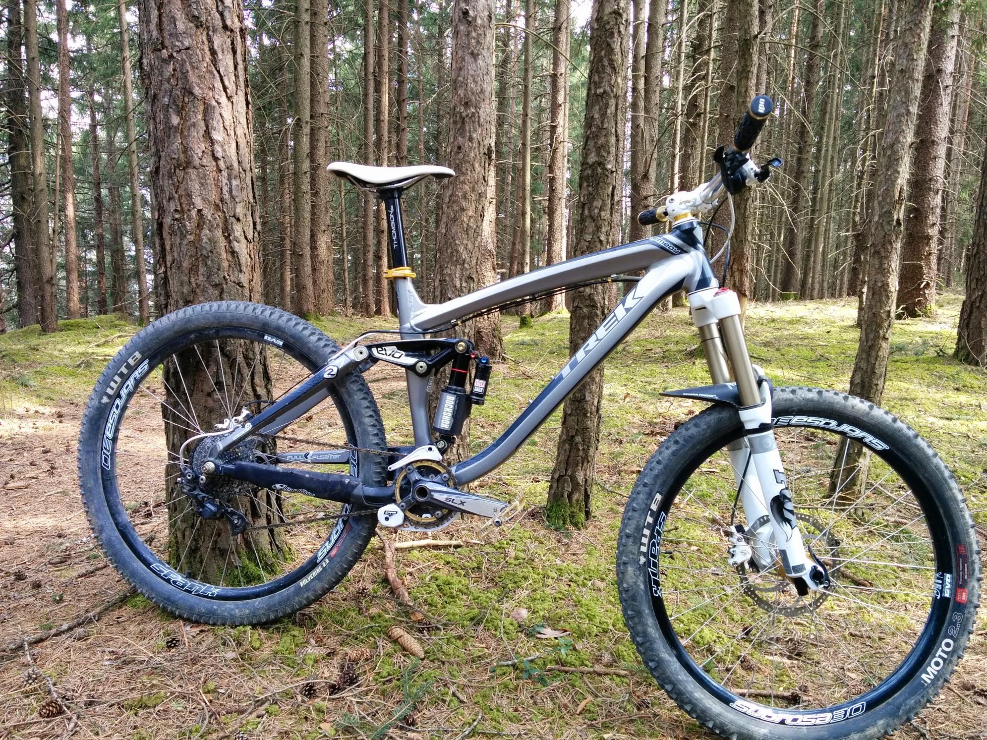 2010 Trek Remedy 7 Silver or Gray