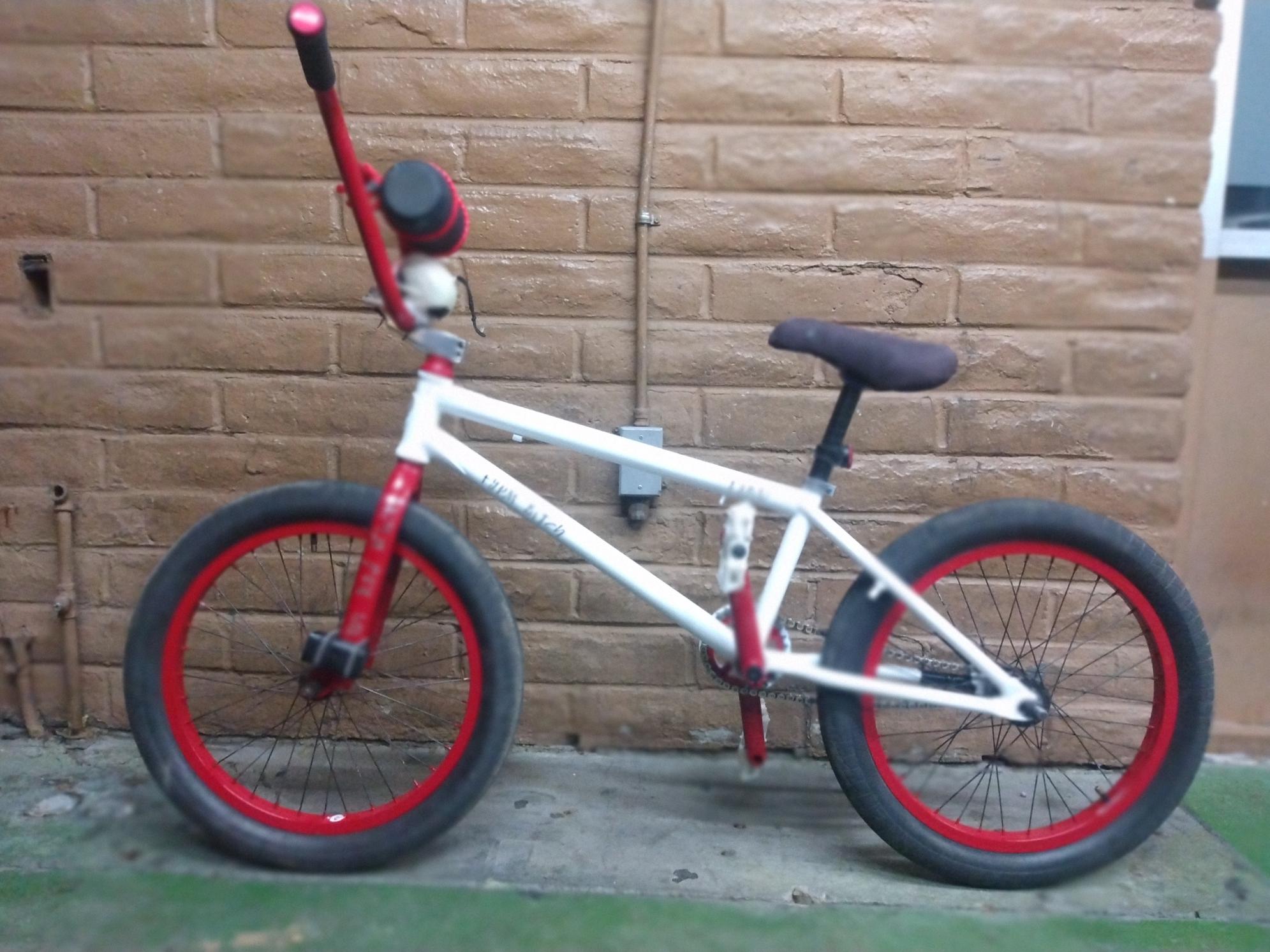 Subrosa SUBROSA Red and White