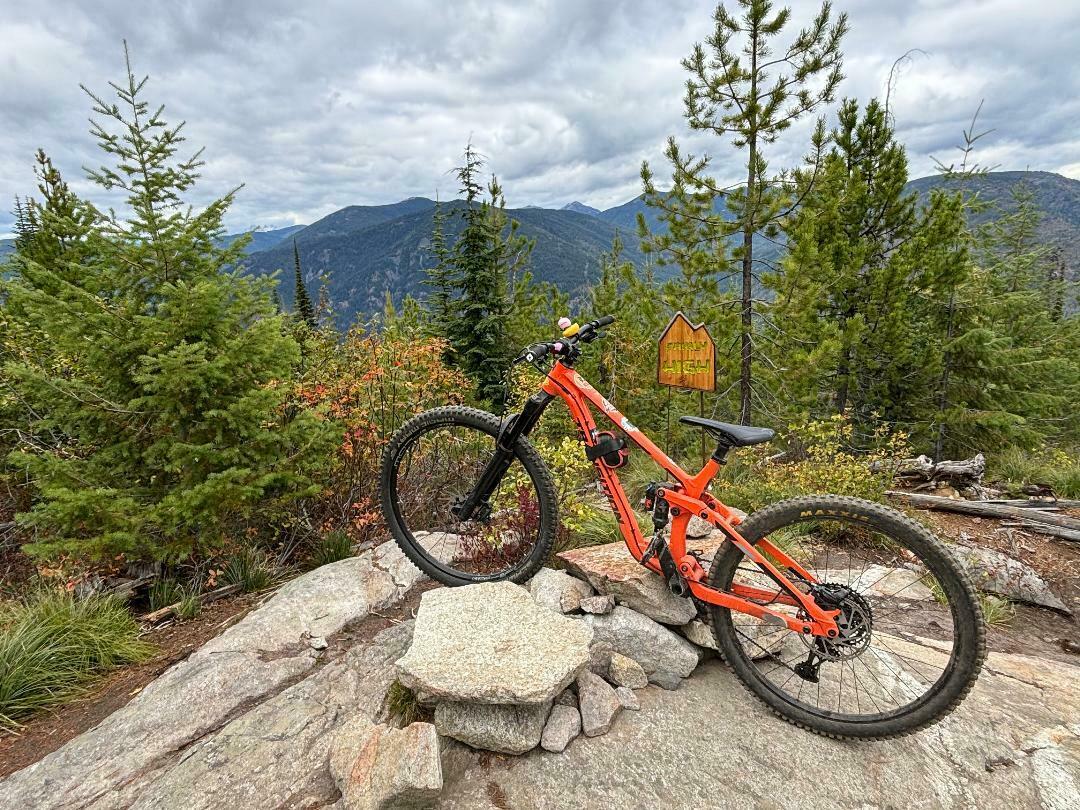 2022 Transition Bikes Spire Orange