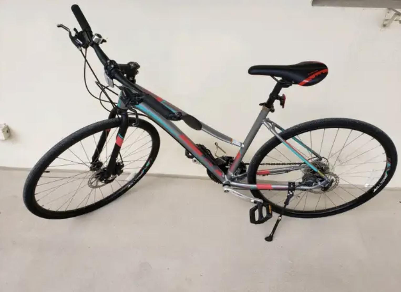 2017 GT Bicycles GT Transeo W 6.0 700C Pink Silver, gray or bare metal, Green, and Pink