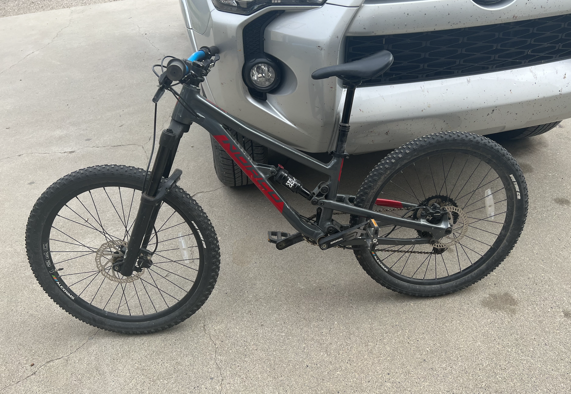 Norco Bikes fluid fs Silver, gray or bare metal and Red