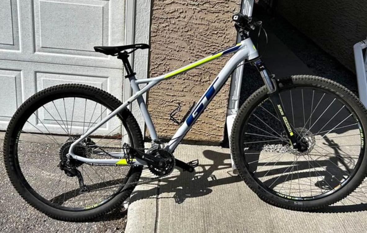 2022 GT Bicycles GT Aggressor Expert Silver, gray or bare metal