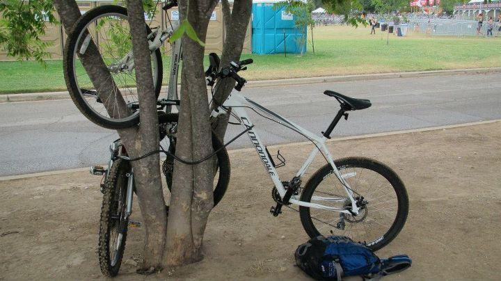 2011 Cannondale Mountain Bike  White