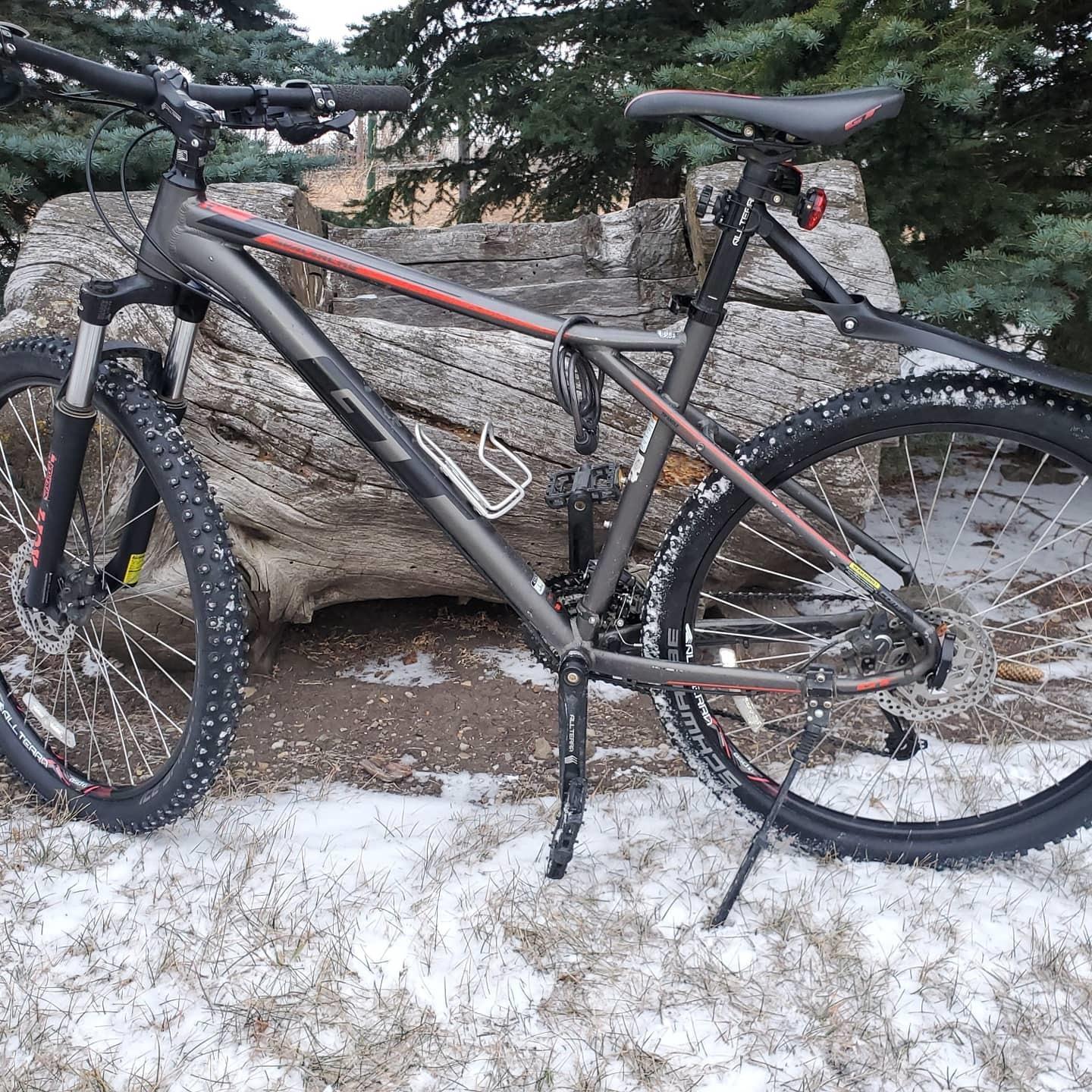 2017 GT Bicycles Avalanche Black and Red