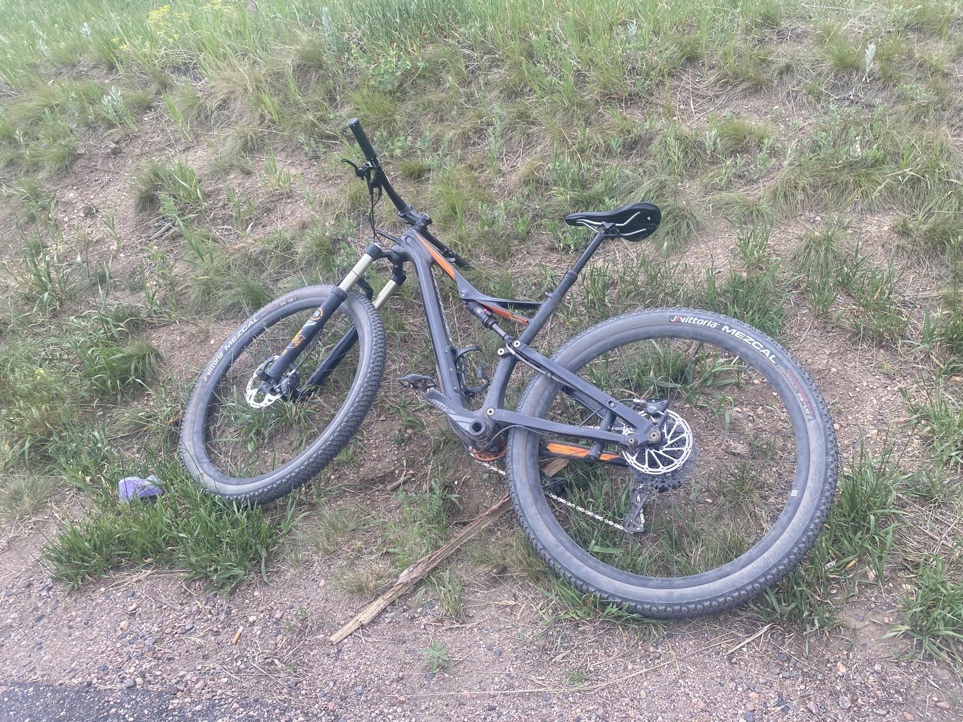 2021 Specialized Camber Black