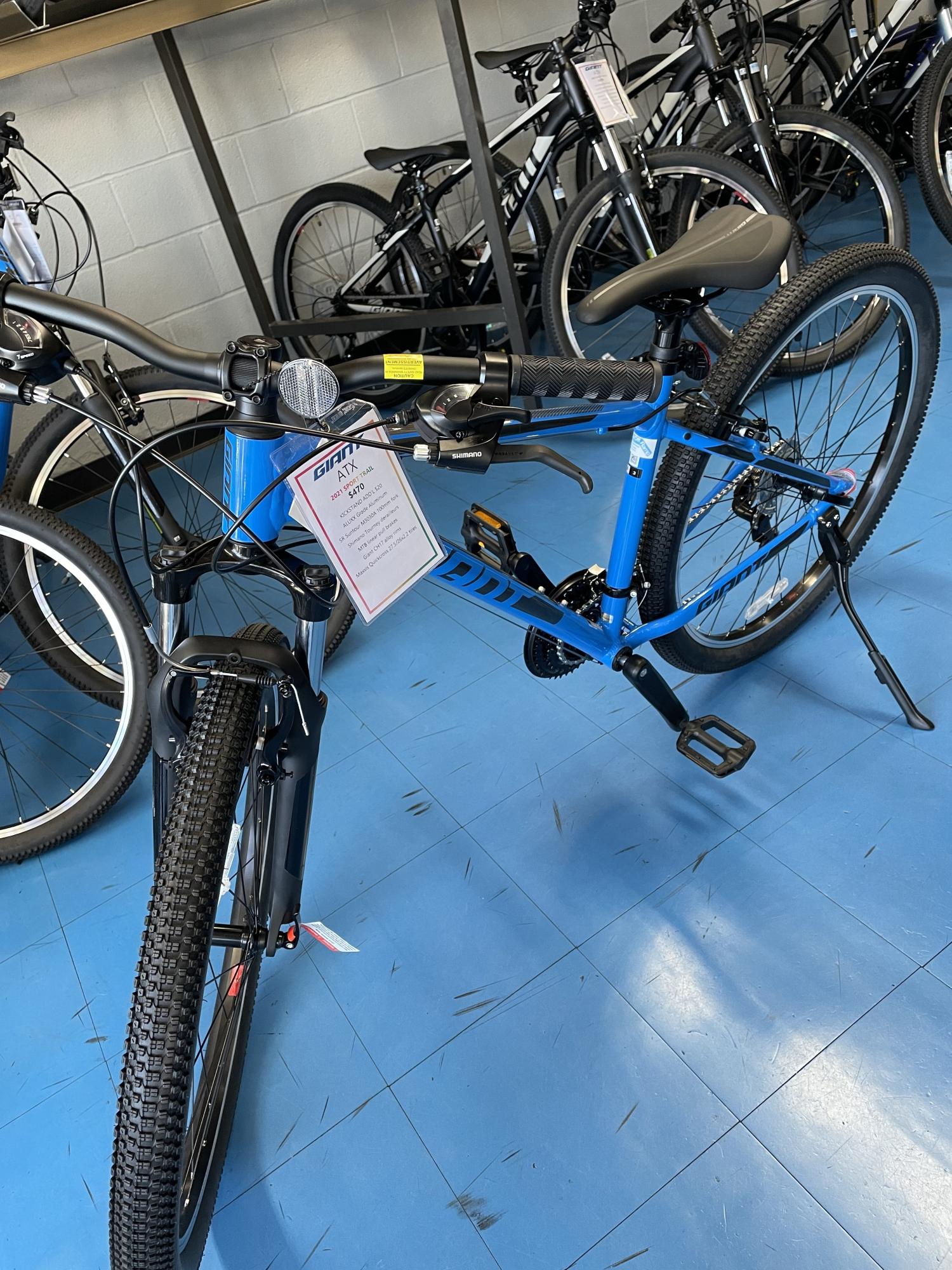 2021 Giant ATX 27.5 M Vibrant Blue Blue