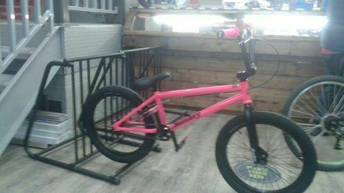 Sunday PR205 Pink and Black