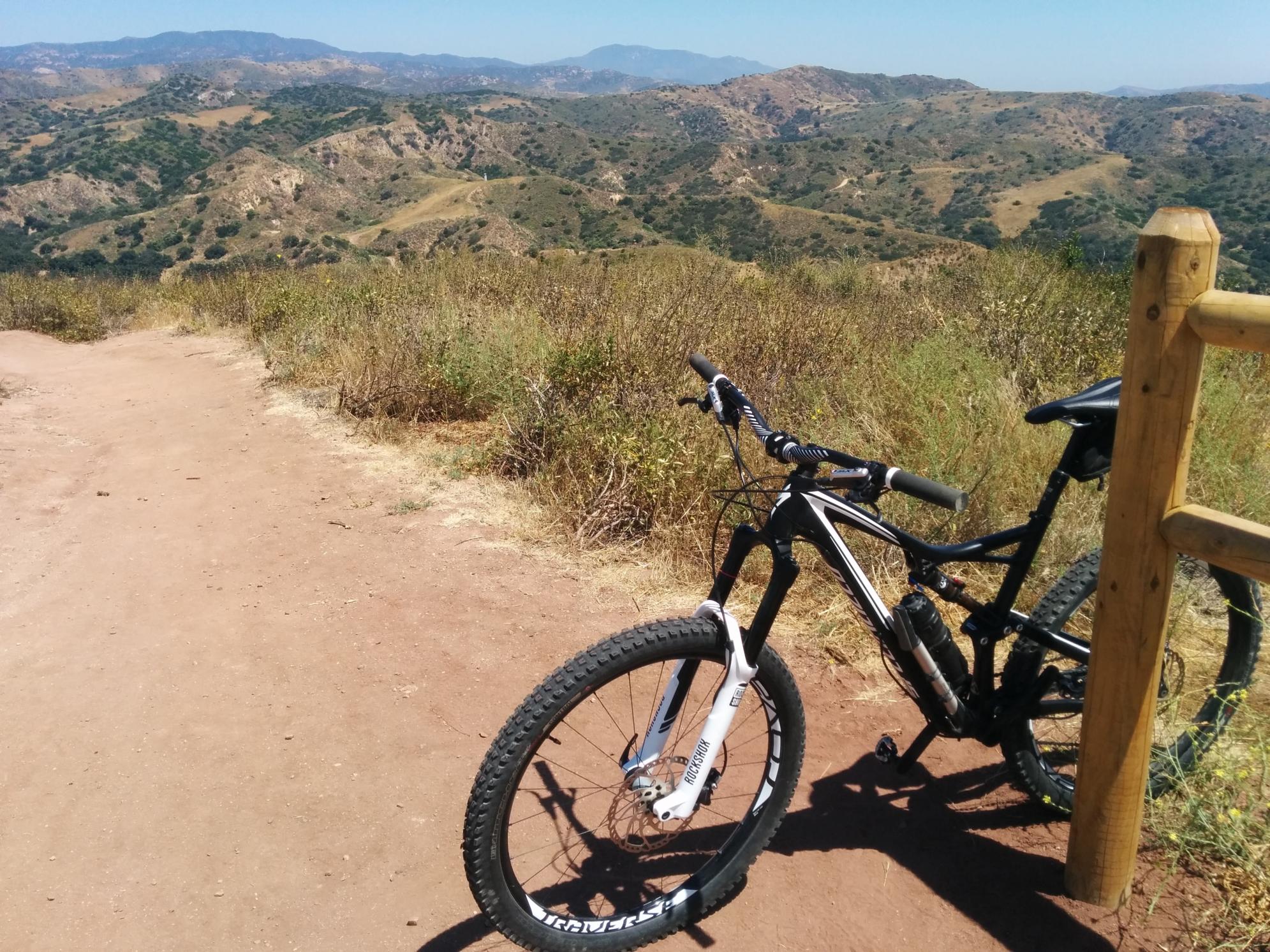 2016 Specialized Stumpjumper Black and White