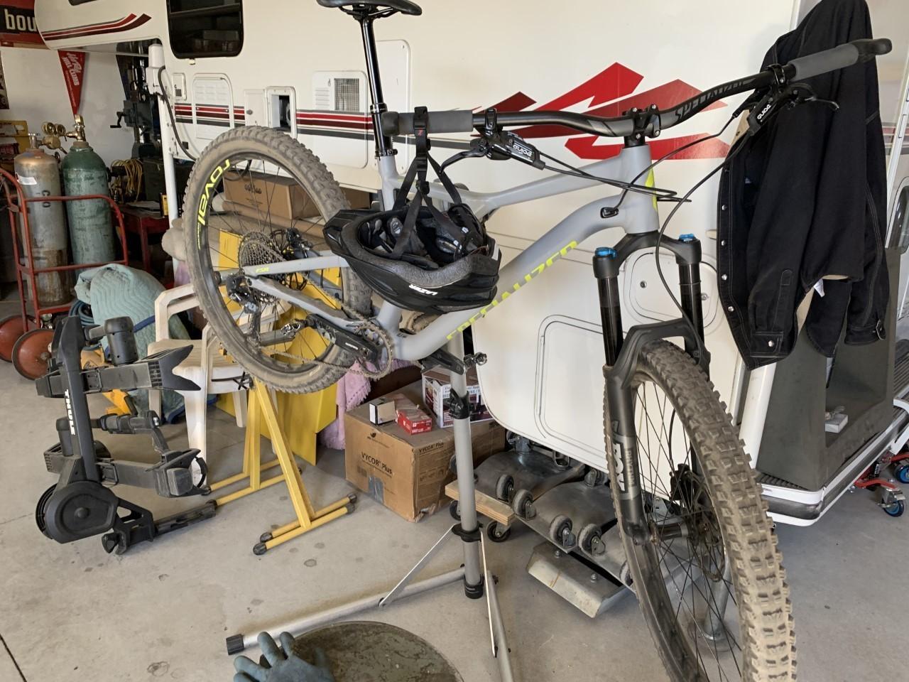 2019 Specialized Stumpjumper Silver, gray or bare metal